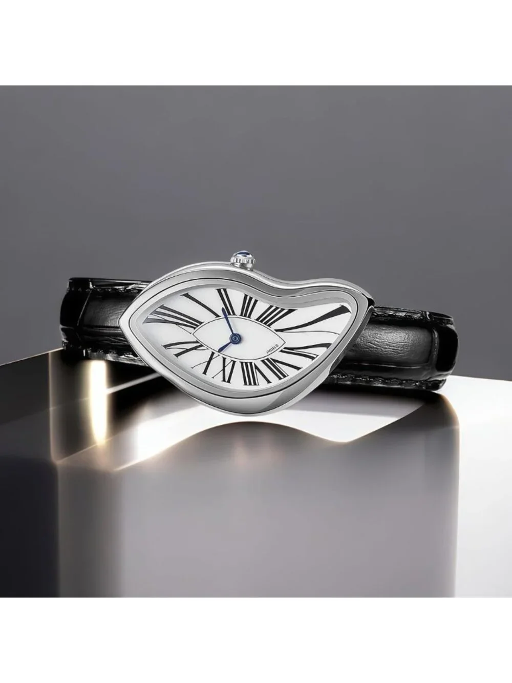 Stylish Luxury Analog Quartz Watch for Men & Women, Leather Strap, Waterproof
